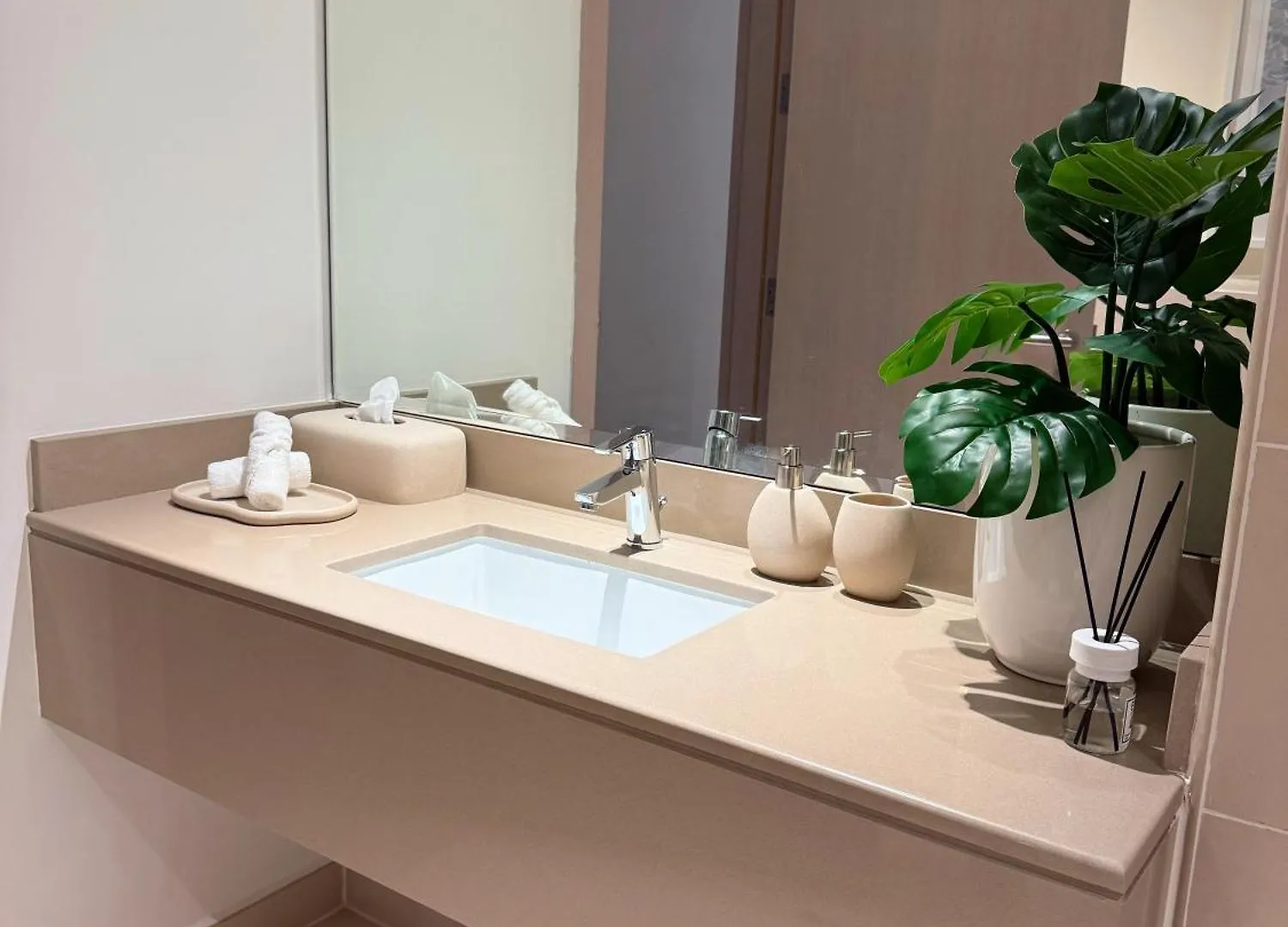 2 Bedroom In Waters Edge Voyage Abu Dhabi