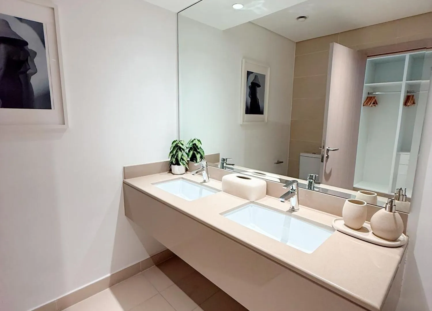 2 Bedroom In Waters Edge Voyage Abu Dhabi Apartment